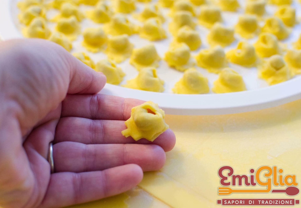 Un pasto completo pronto sulla tua tavola | EMIGLIA CORREGGIO Un pasto completo pronto sulla tua tavola | EMIGLIA CORREGGIO